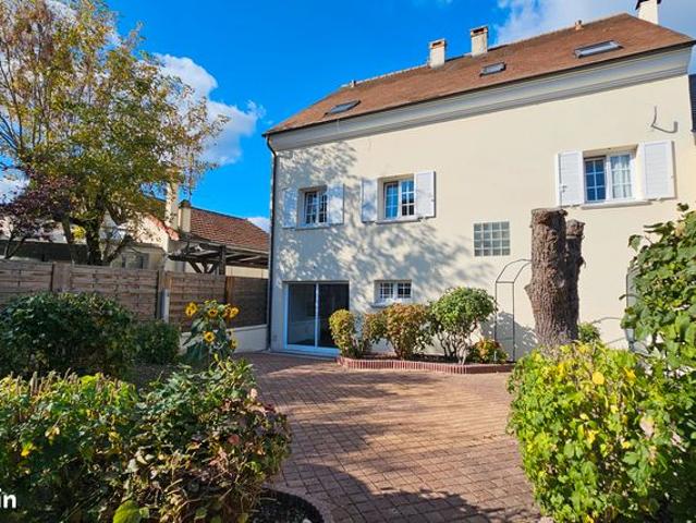 MAISON 200m2 Parfait état 4 chambres Sous sol total Jardin Proximité commerces et écoles