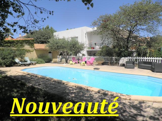 MAISON 200M² PISCINE GARAGE ANNEXE CAVE TERRASSES TERRAIN 970M²