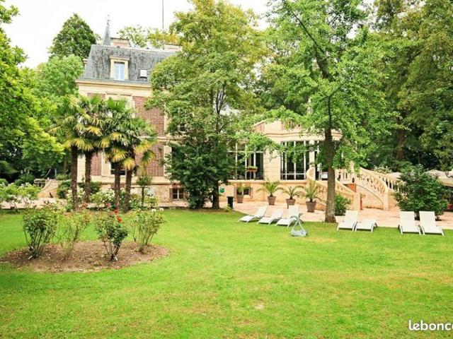 Maison 20 pièces 1 700 m²