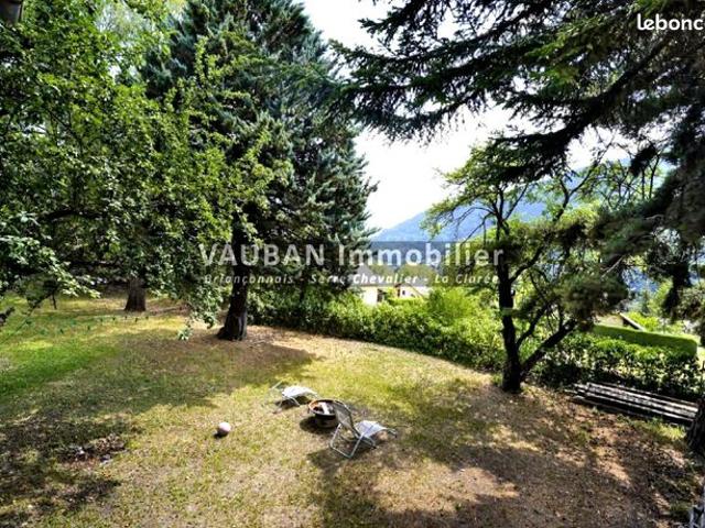 Maison 20 pièces 400 m²