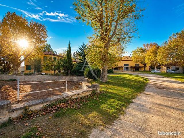 Maison 20 pièces 500 m²
