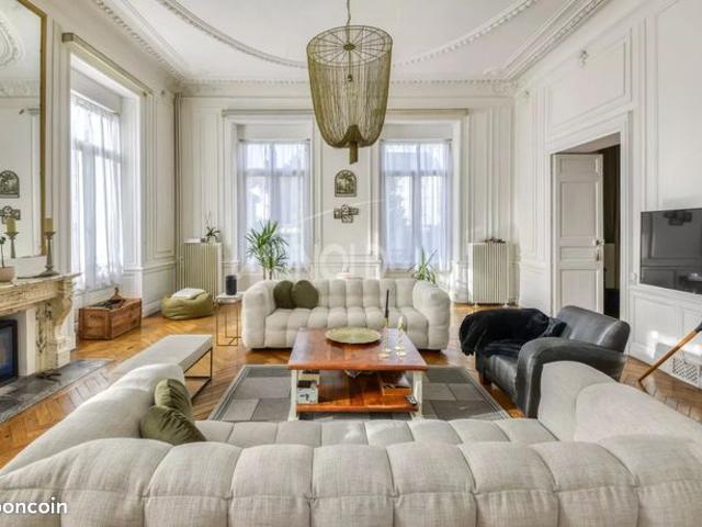 Maison 20 pièces 675 m²
