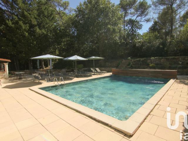 Maison 20 pièces 675 m²