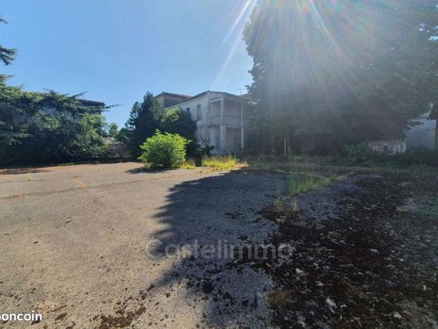 Maison 20 pièces 978 m²