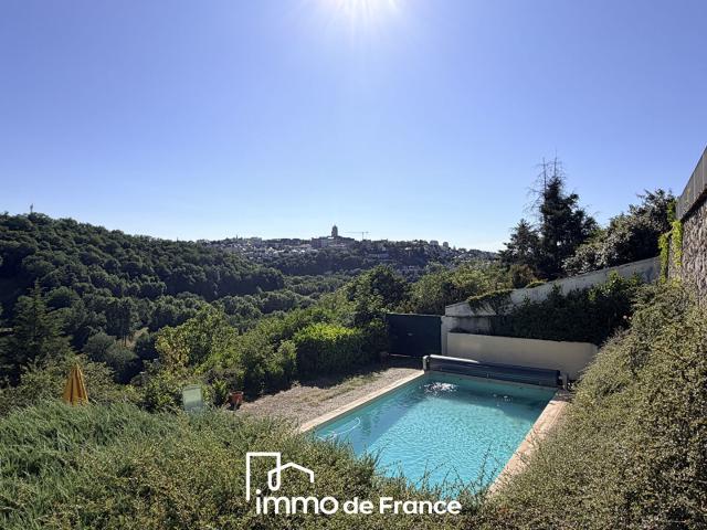 Maison 7 pièces 216 m²