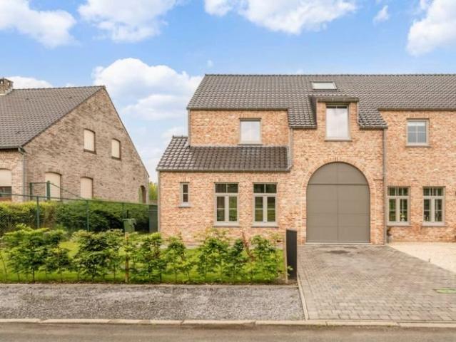 Maison 216 m² 4 Ch à vendre à Hoeselt