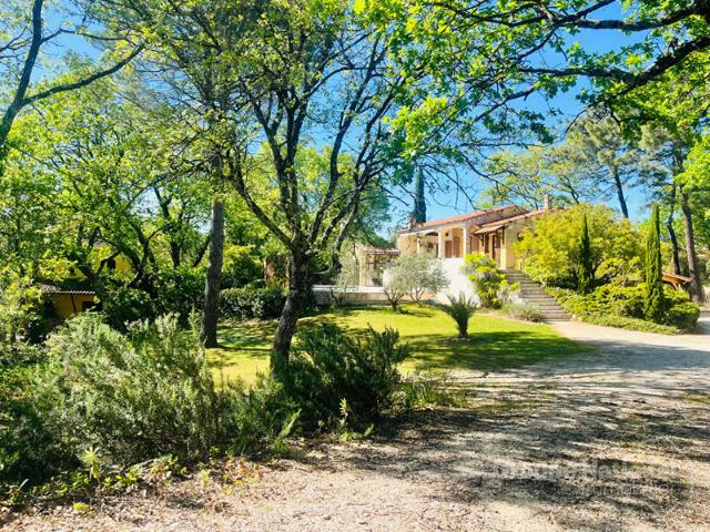 Maison 216m2 sur 2734m2 de terrain avec piscine Vallée de la Céze