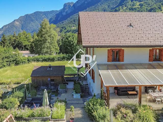 Maison avec jardin et terrasse