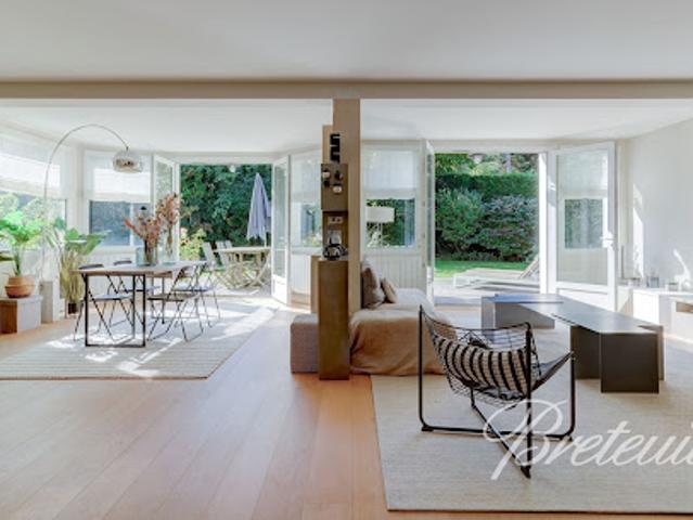 Maison contemporaine avec jardin et terrasse