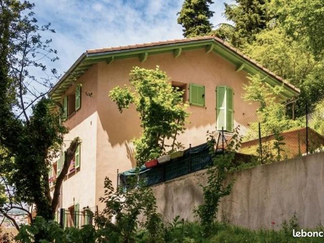 Maison 8 pièces 218 m²