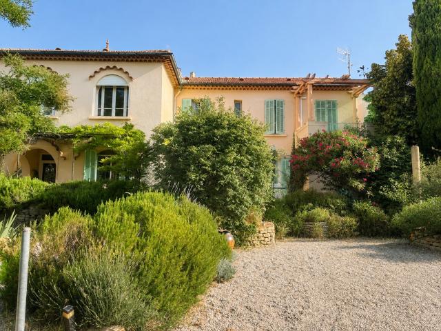 MAISON 210M2 + APPARTEMENT T3 57M2 TOULON EST