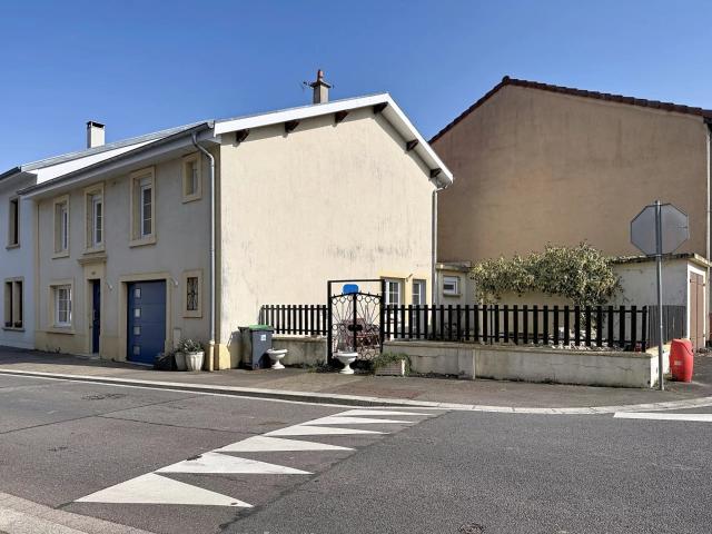 MAISON 211 M2 ENTRANGE 370.000,00 euros
