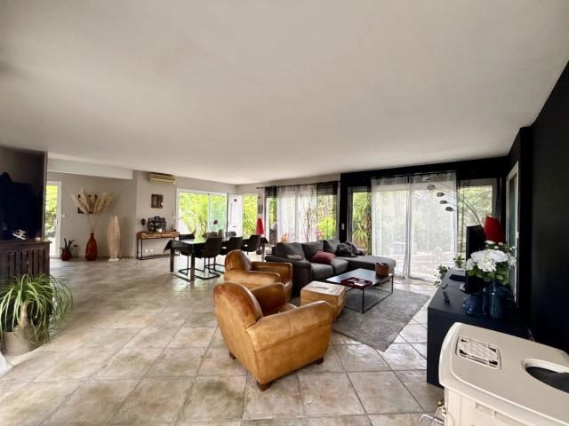 Maison 213 m²