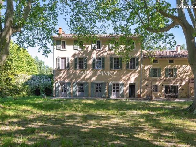 Maison 21 pièces 751 m²