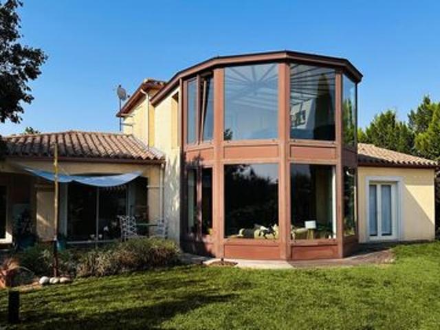 Maison 225 m² + studio sur 1 100 m² de terrain