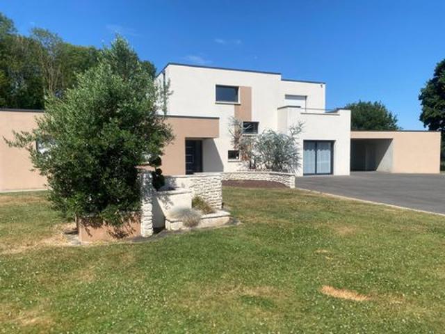 Maison 228 m², 5 chambres, terrain de 4120 m², 10 min de Flers