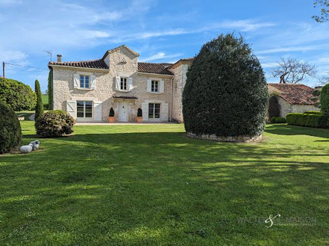 Maison avec piscine et jardin