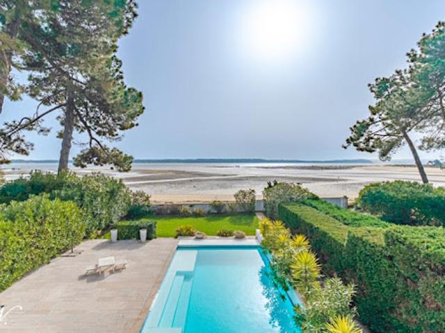 Maison avec piscine en bord de mer