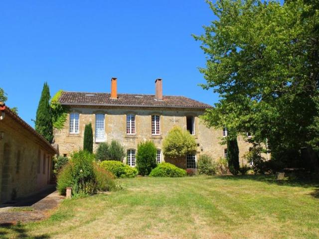 Maison 22 pièces / 1122 m² / 1 479 000 EUR / LAVAUR