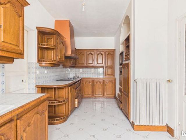 Maison 22 pièces 300 m²