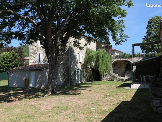 Maison 22 pièces 559 m²