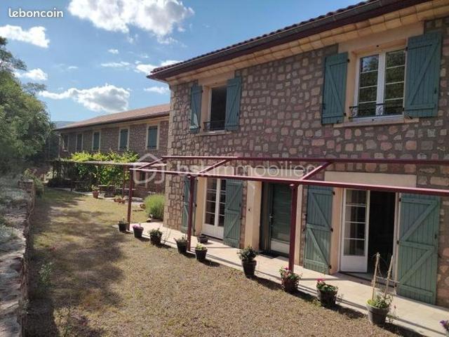 Maison 22 pièces 650 m²