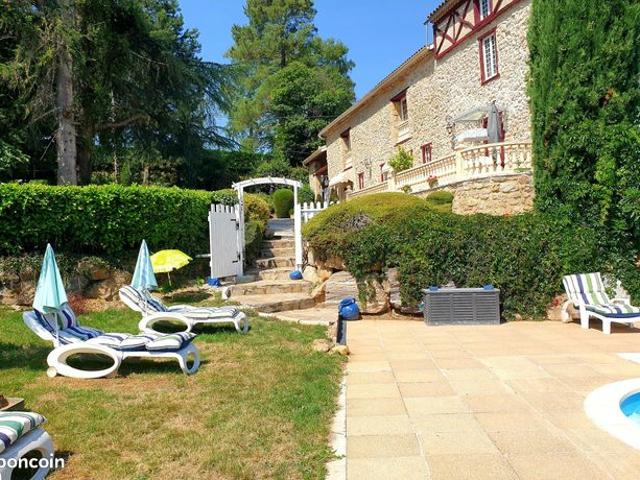 Maison 22 pièces 680 m²