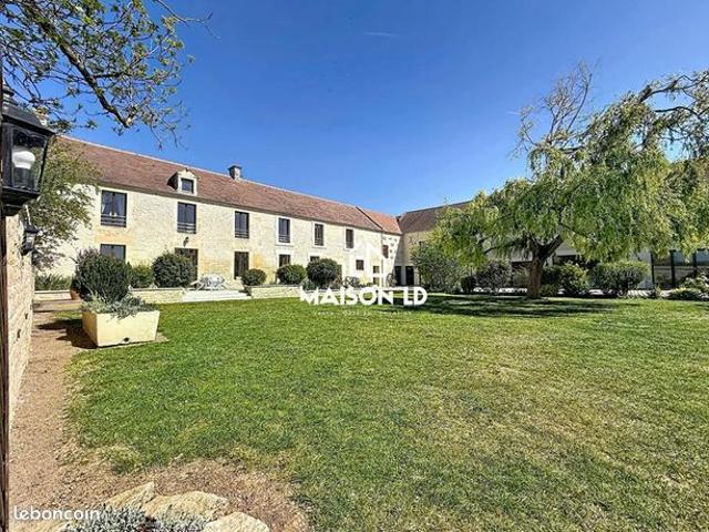 Maison 22 pièces 690 m²