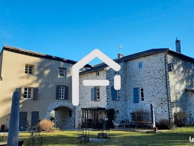 Maison 22 pièces 840 m²