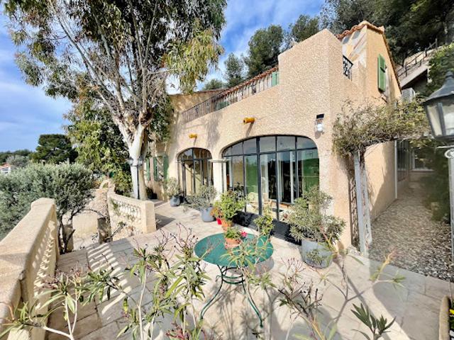 Maison avec piscine et jardin