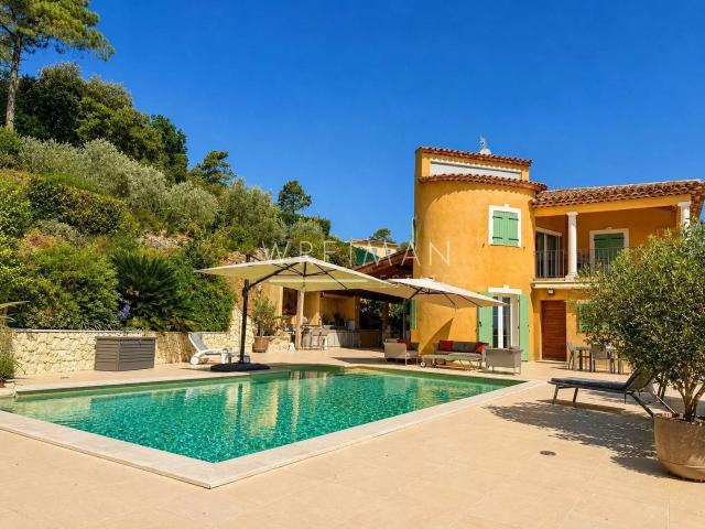 Maison 235 m²