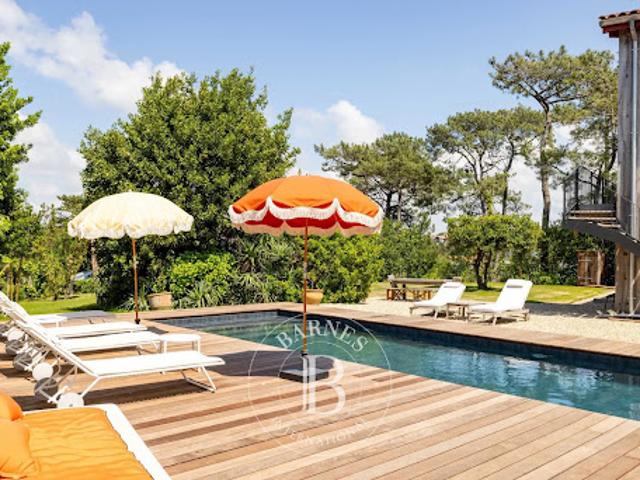 Maison avec piscine et jardin