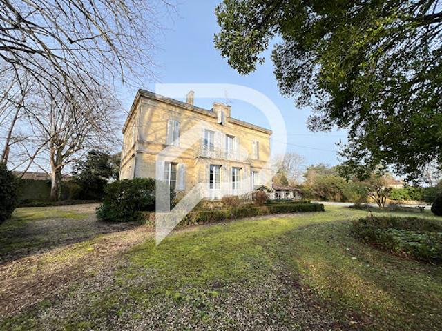 Maison avec piscine et jardin