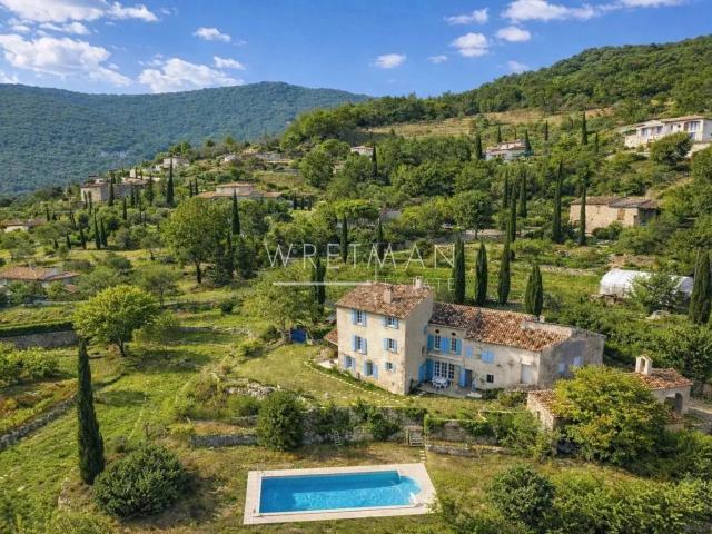 Maison 9 pièces 230 m²