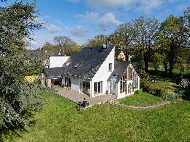 Maison 230 m² avec une dépendance de 60 m² attenante et 1 he. 286m² Plaudren