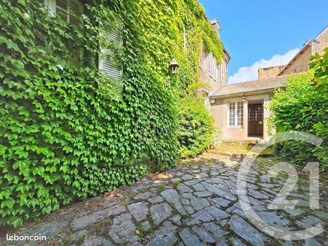 Maison 23 pièces 374 m²