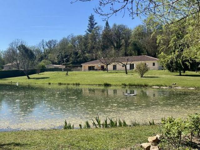 Maison 240 m2 lissac et mouret