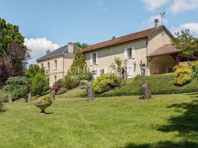 Maison 241 m2 Saint Laurent d'Arce