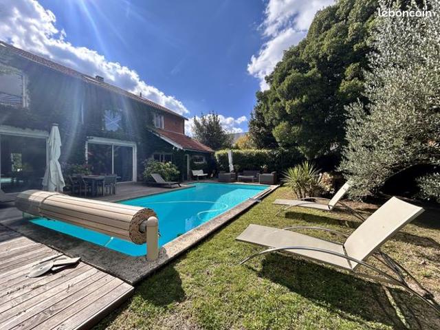 Maison 241m2 Garage Jardin 500m2 Piscine