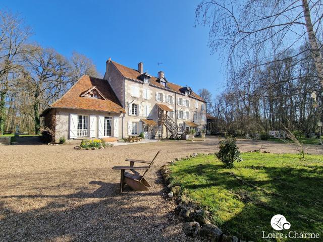 Maison 24 pièces 2 300 m²