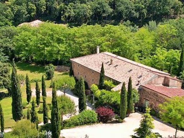 Maison 24 pièces 571 m²