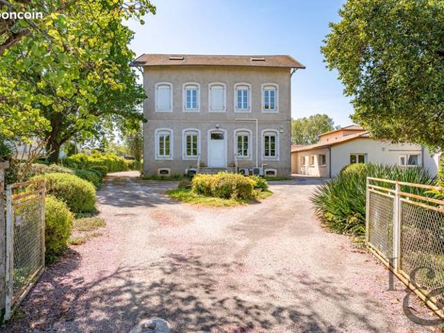 Maison 24 pièces 681 m²