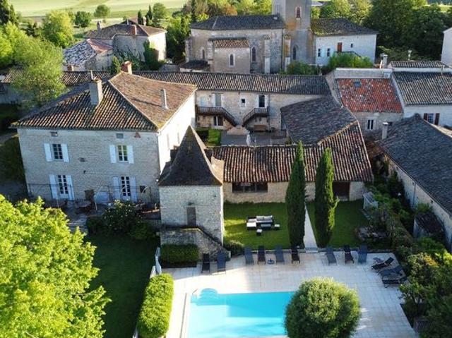Maison 24 pièces 760 m²