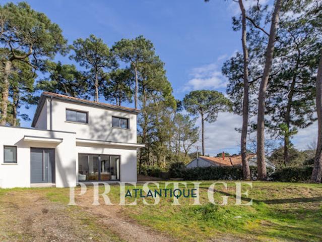 Maison contemporaine avec jardin