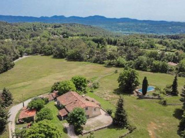 Maison 257 m2 TOURRETTES