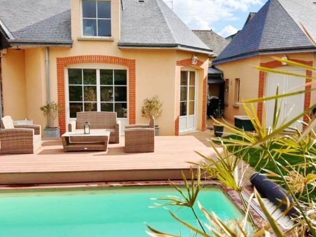 Maison 258 m2 Montfort sur Meu