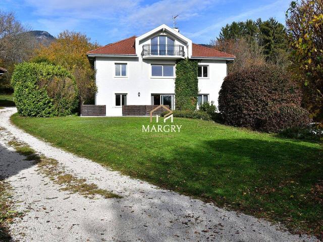 Maison 258 m2 Gex