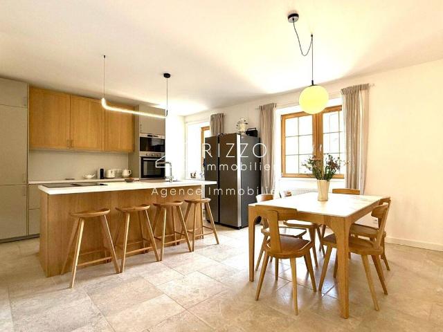 Maison 250 m2 Gex