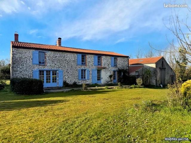 Maison 252 m² Beaulieu sous la Roche