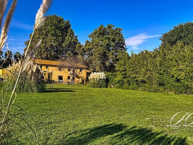 Maison 25 pièces 600 m²